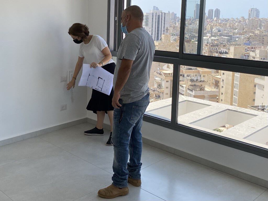 ביקור בקרה בדירת קבלן מול התוכניות המאושרות